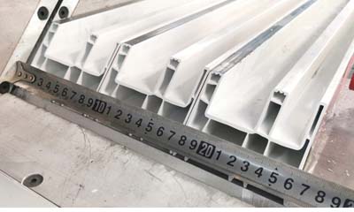 cutting machine for multiple window profiles