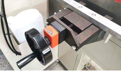 Aluminum profile end milling machine adjust