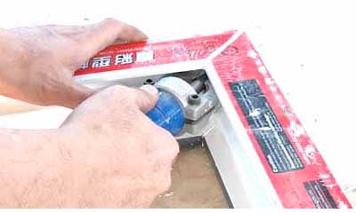 Portable pvc window internal corner cleaning tool
