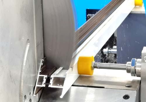 CNC double head cutting machine for aluminum 90 degree cutting