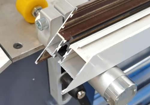 CNC double head cutting machine for aluminum 45 degree cutting
